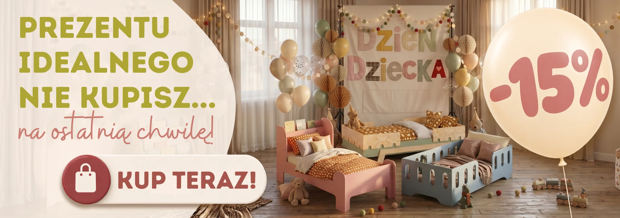 Kolorowe łóżka dziecięce w pokoju z dekoracjami na Dzień Dziecka i promocją -15%