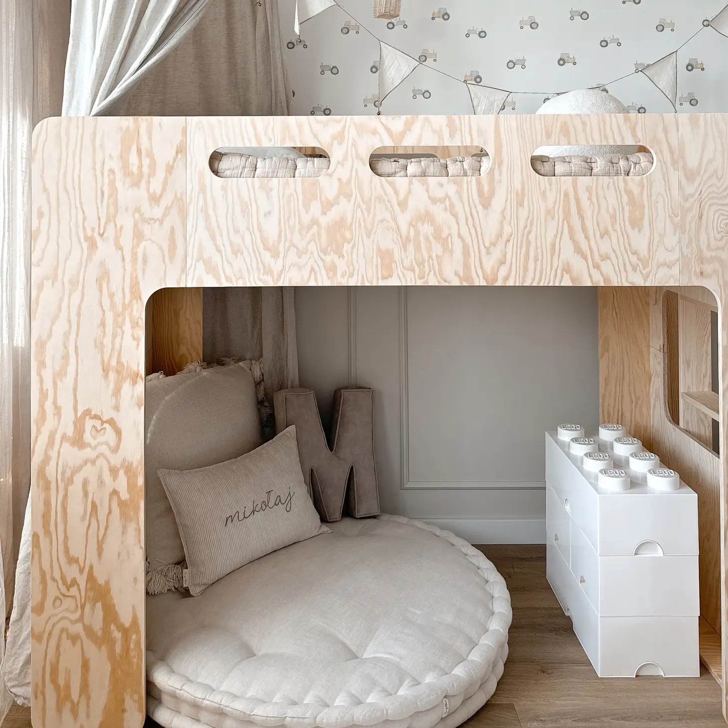 Łóżko piętrowe pojedyncze dla dziecka z antresolą MIMI A Montessori Drewniane