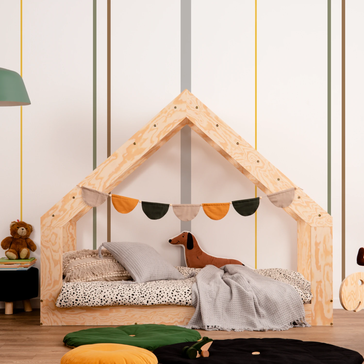 Łóżko domek dla dziecka z niską konstrukcją i stelażem MOON G Montessori Drewniane