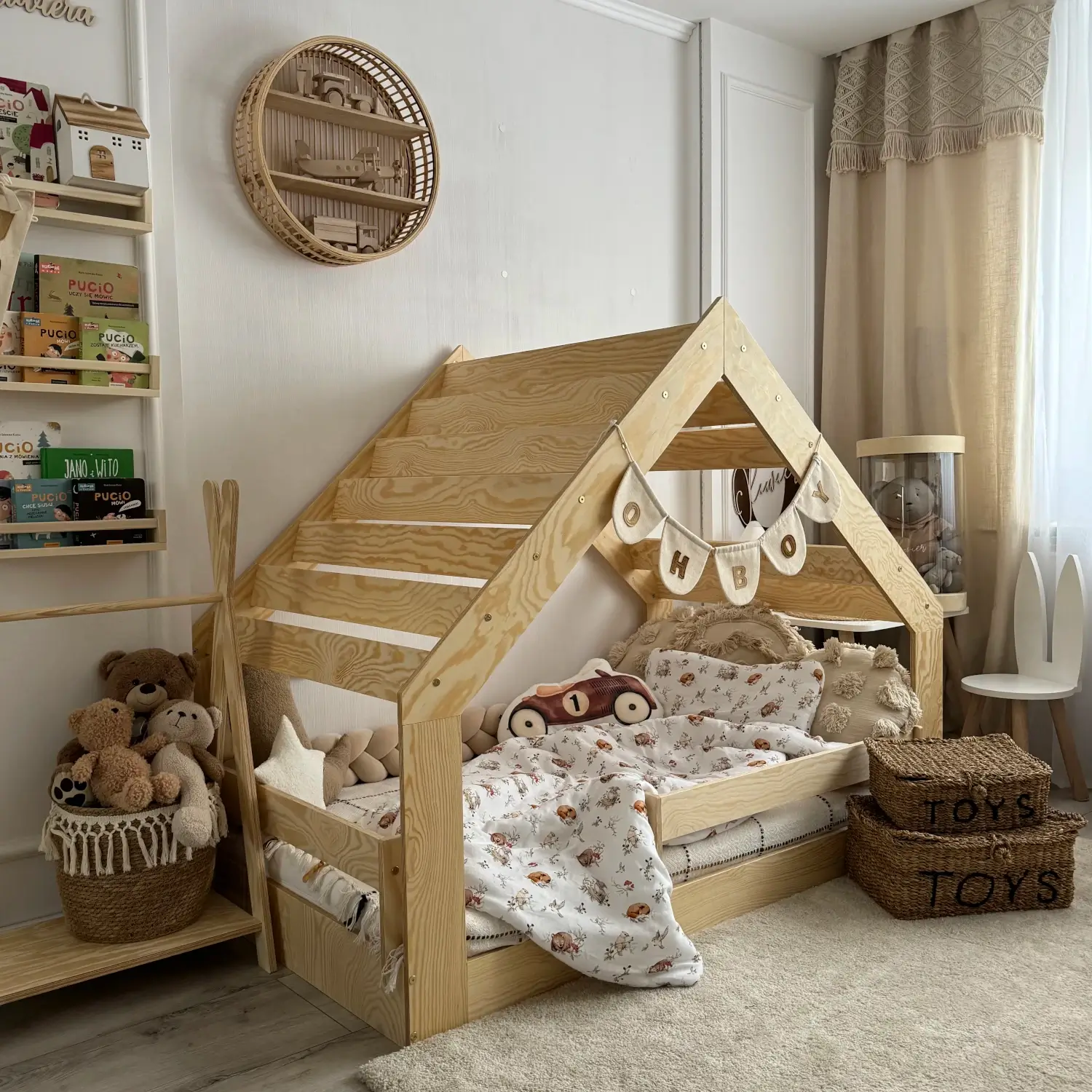 Łóżko domek dla dziecka z niską konstrukcją i stelażem MOON G Montessori Drewniane