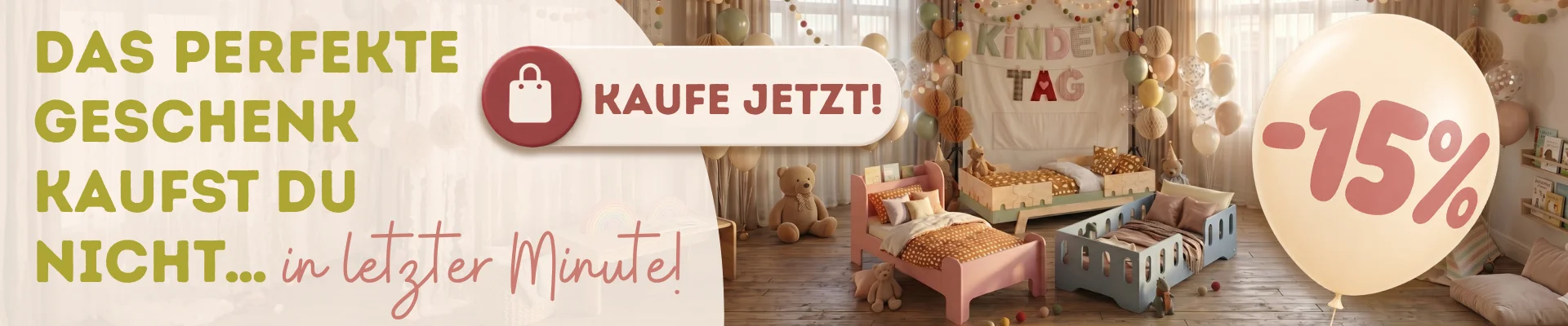 Bunte Kinderbetten in einem Zimmer mit Kindertagsdekoration und 15 % Rabatt
